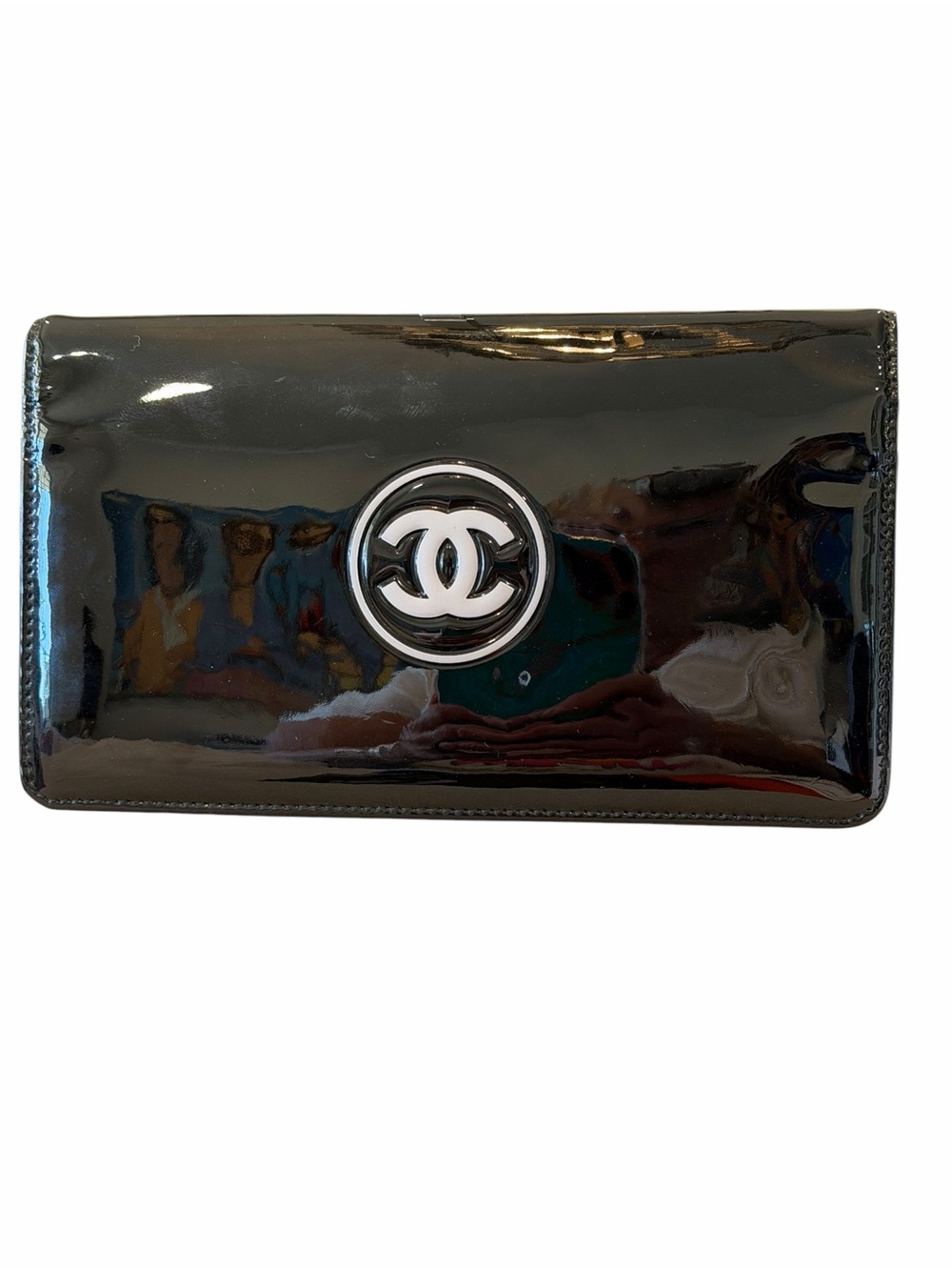 CHANEL Black Patent Leather CC Emblem Wallet